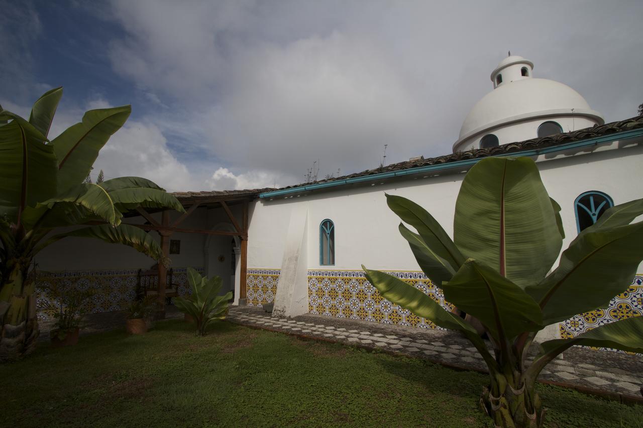 Las Palmeras Inn اوتابالو المظهر الخارجي الصورة