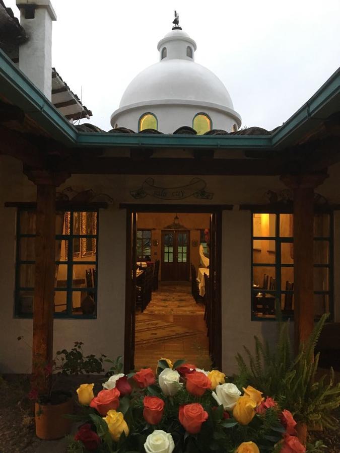 Las Palmeras Inn اوتابالو المظهر الخارجي الصورة